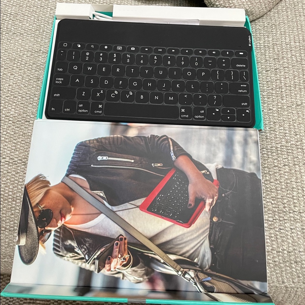 Logitech Keys to go NWT Use on iPhone,iPad and Apple TV